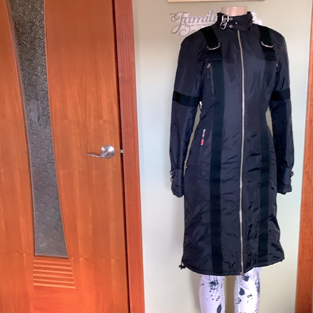 Instead coat with hidden hood and two packets